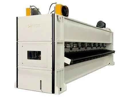 सफेद डबल बोर्ड सुई छिद्रण मशीनें 600rpm गैर बुना छिद्रण मशीन